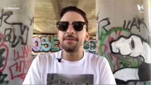 Carlos Allende en espacio con graffiti